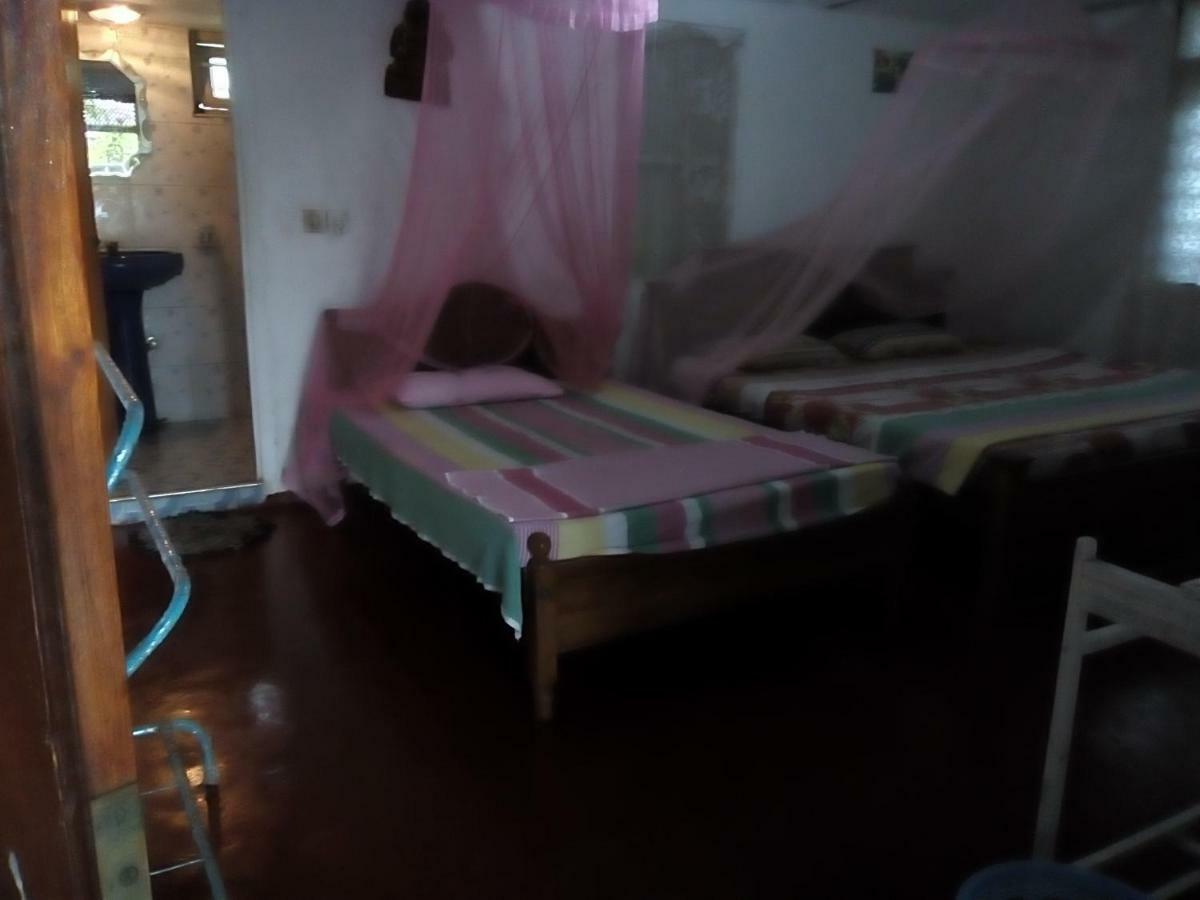 Thevindu Guest & Redmud Resturent Banduramulla Εξωτερικό φωτογραφία