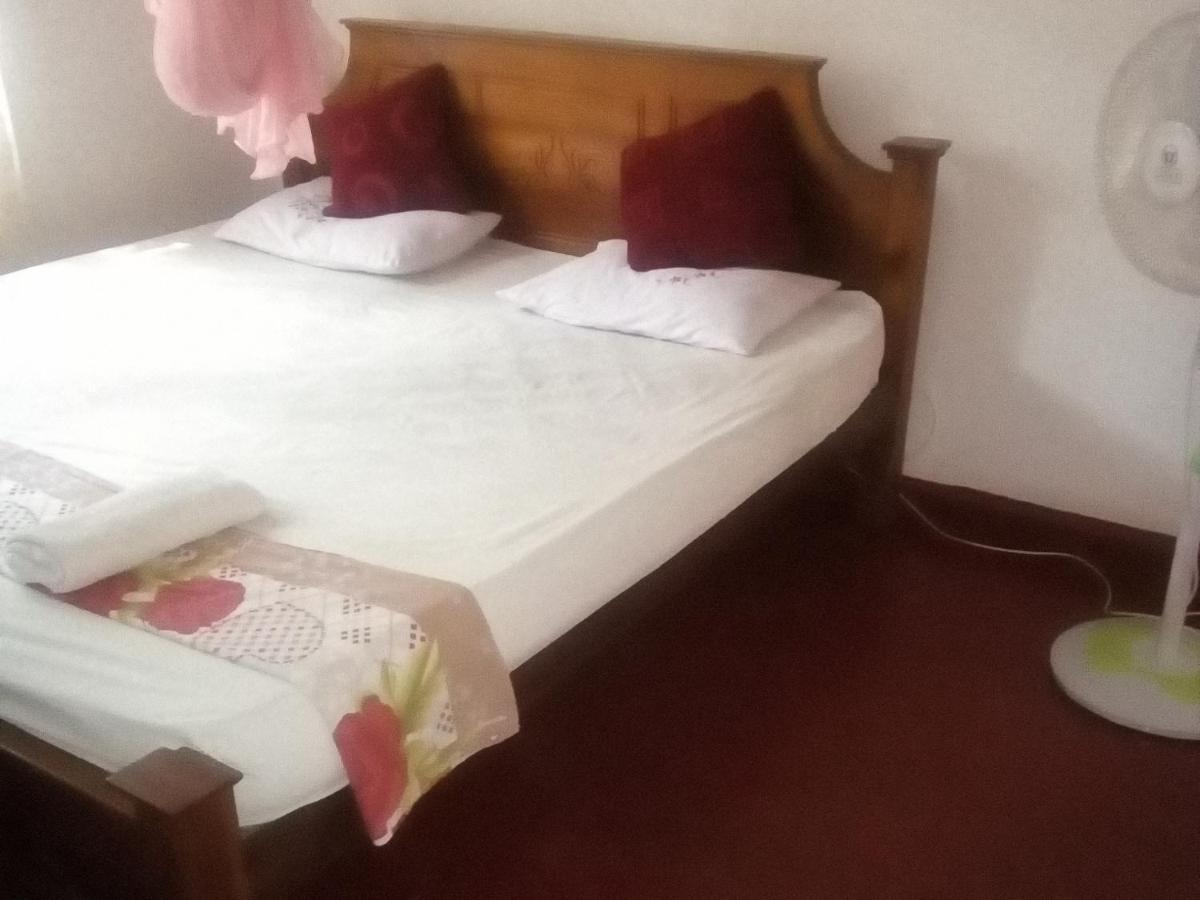 Thevindu Guest & Redmud Resturent Banduramulla Εξωτερικό φωτογραφία