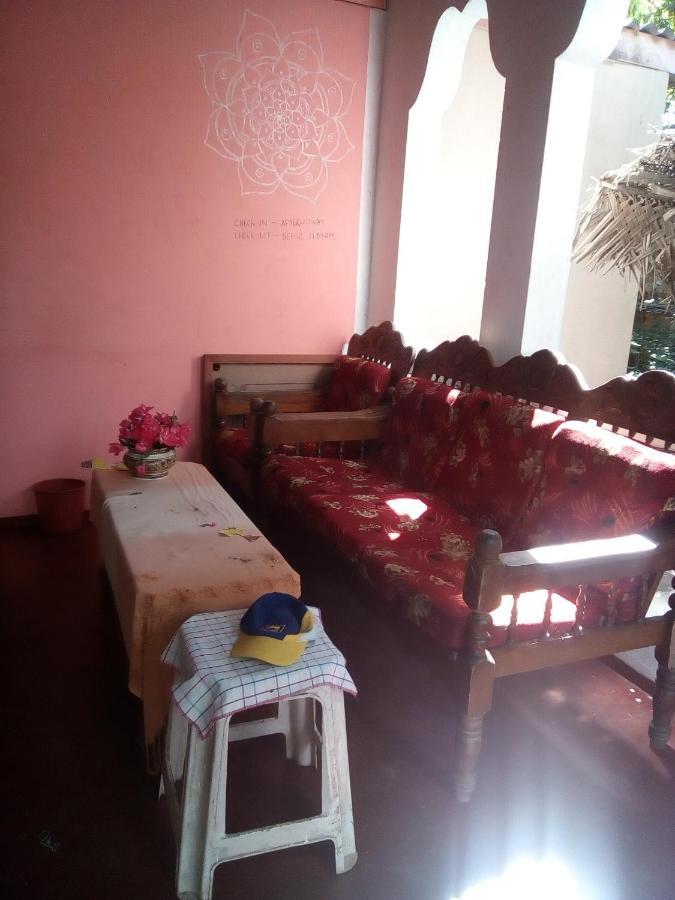 Thevindu Guest & Redmud Resturent Banduramulla Εξωτερικό φωτογραφία